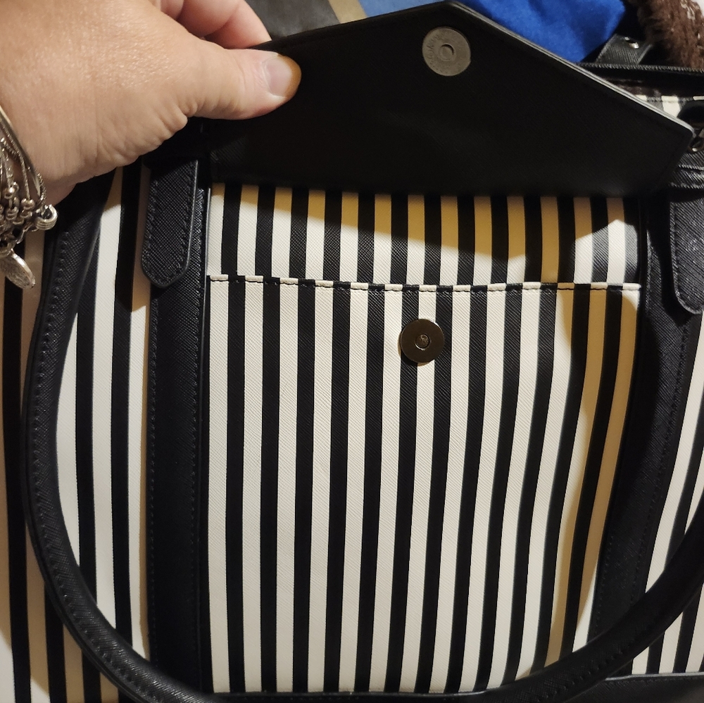 Tote - Picture 3 of 6